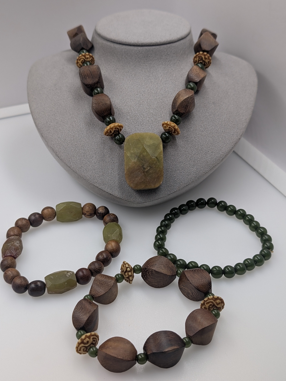 Vicky Jousan VJ Wood Green Stone Necklace + 3 Bracelet Set 0631